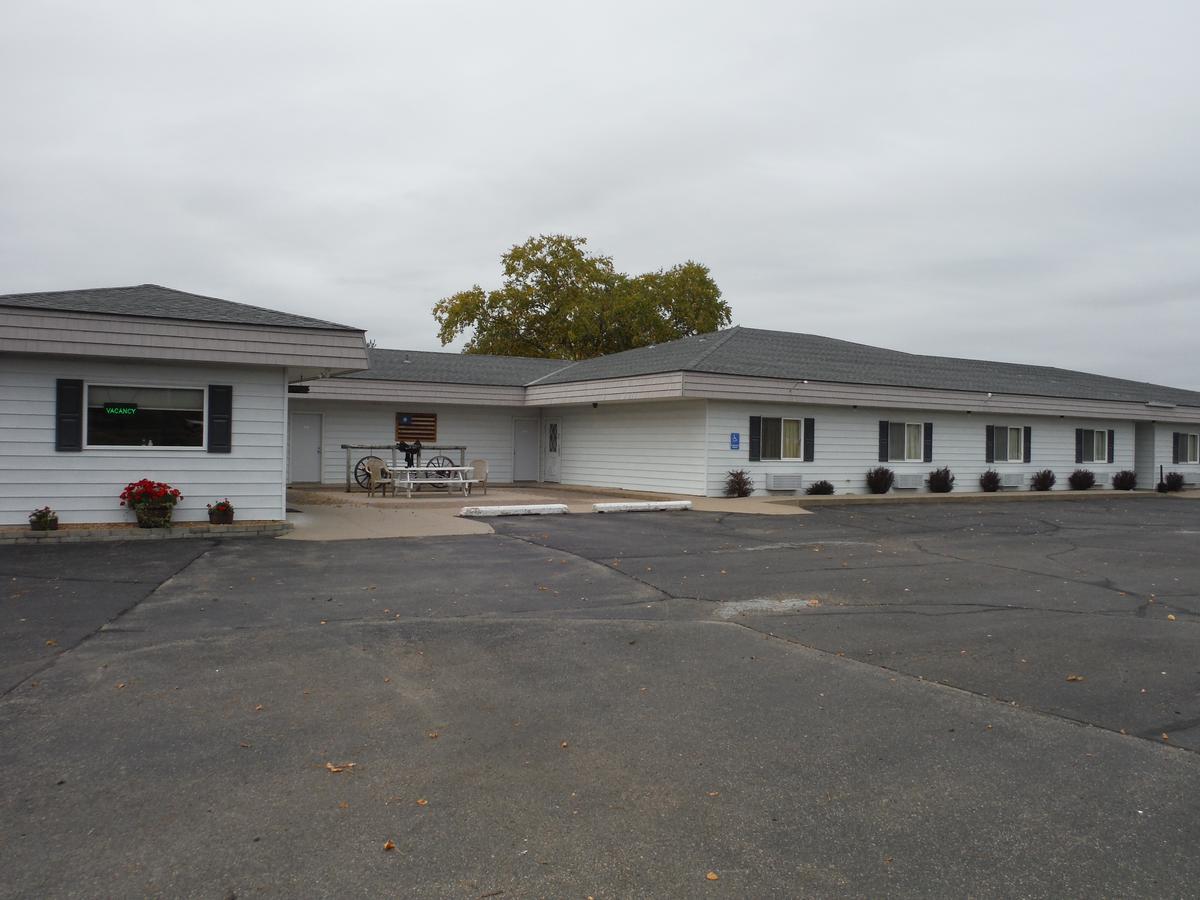 Caravan Motel Cannon Falls Exterior photo