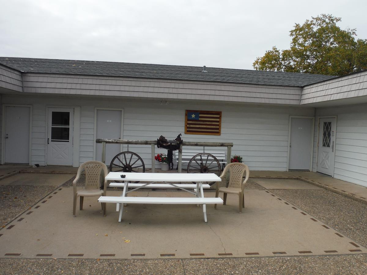 Caravan Motel Cannon Falls Exterior photo